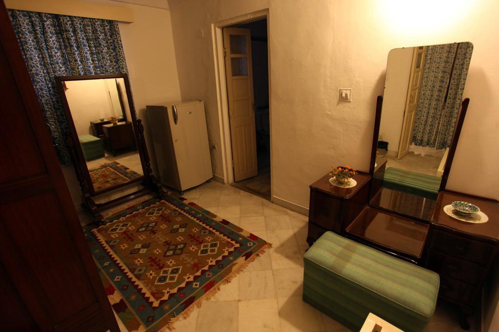 Loharu House Bed & Breakfast Джайпур Стая снимка
